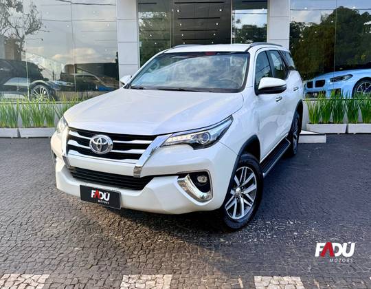 TOYOTA HILUX SW4 2.8 SRX 4X4 7 LUGARES 16V TURBO INTERCOOLER DIESEL 4P AUTOMÁTICO TOYOTA HILUX SW4 2.8 SRX 4X4 7 LUGARES 16V TURBO INTERCOOLER DIESEL 4P AUTOMÁTICO